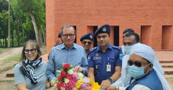 ফরিদপুরের আলফাডাঙ্গাতে জমিদার বাড়ির মসজিদ পরিদর্শন করলেন বৃটিশ হাইকমিশনার রবার্ট চ্যাটারটন ডিকসন